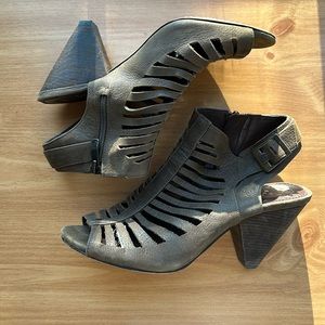 Vince Camuto Eliana Olive Green Cutout Bootie Size 8